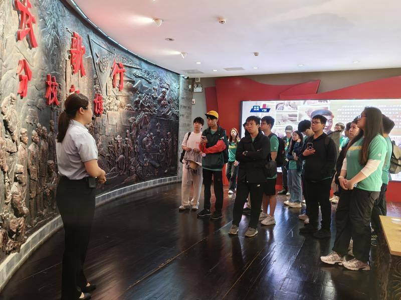 Yunnan Daily: Kuige Spirit Illuminates Service Learning